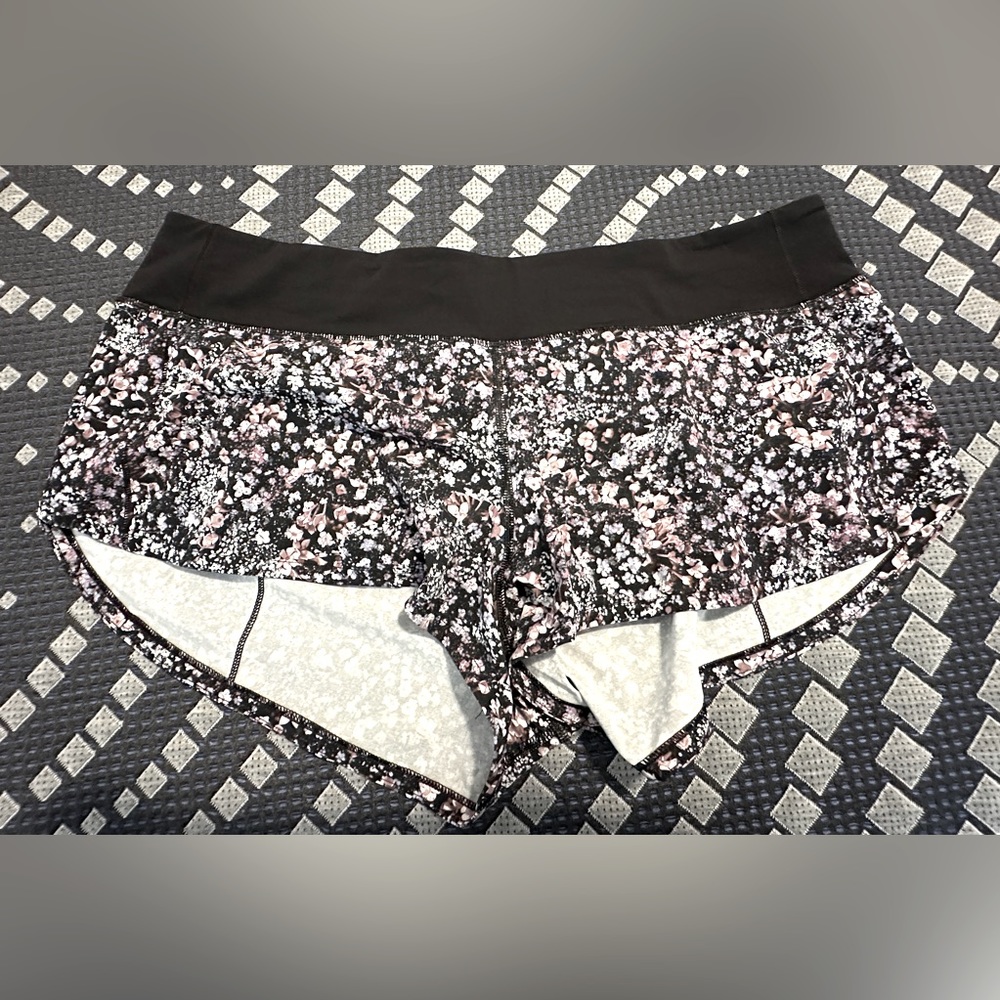 Speed Up Low Rise Lined Shorts 2.5”